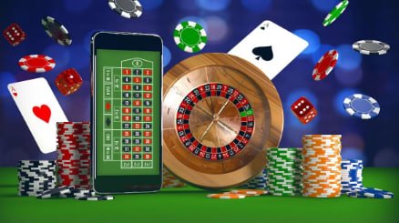 Pengguna tersenyum saat berhasil mendaftar akun baru di platform hiburan online aksara4d